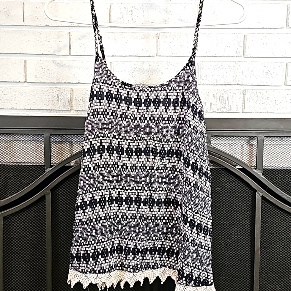 Size M-Mossimo Black and White Geometric Print Tank Top w/ Lace Trim